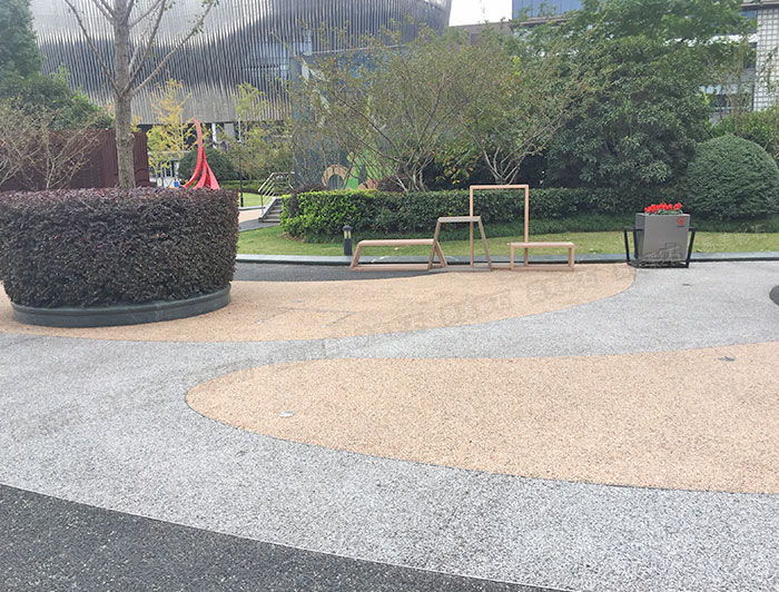 商务区透水两年半社区APP看片地坪工程
