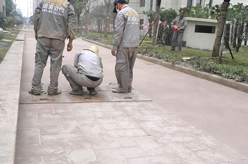 压花地坪施工.jpg 压花地坪施工.jpg